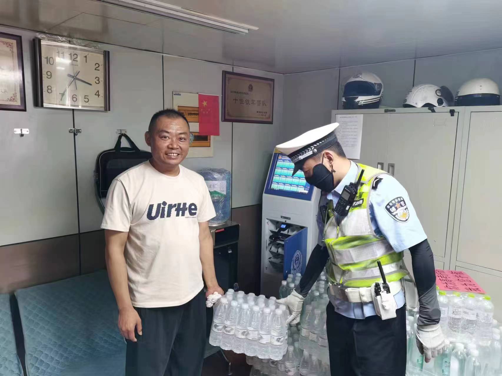泰山岳溪泉公司警民共建助力高考